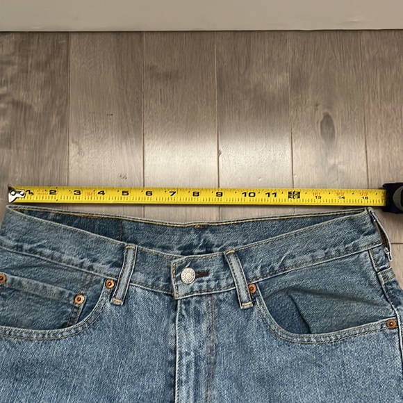 Levi’s 550 denim shorts - Picture 2 of 3
